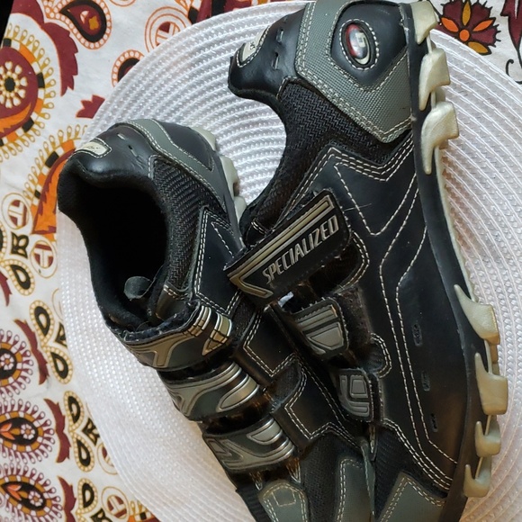 Specialized cycling shoes GUC SZ 7.5 US 40EU Black w/reflective visibility patch - Picture 2 of 6